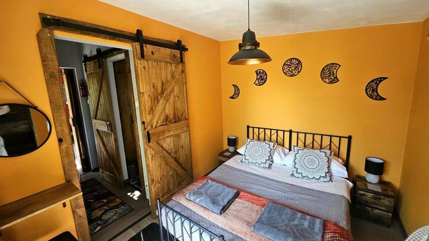 Albergue para 2 personas, con Terraza y Jardín además de Piscina y Vistas en Bulgaria