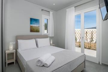 Villa for 5 People in Milos, Cyclades, Photo 1