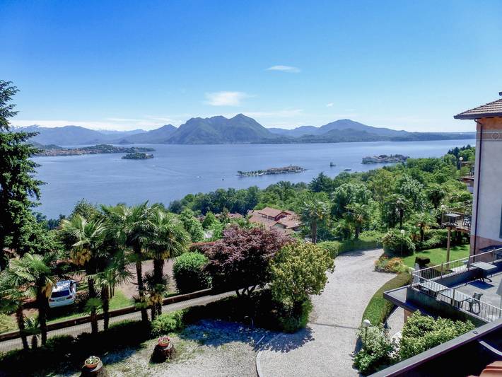 Ferienwohnung für 2 Personen, mit Seeblick und Pool sowie Garten, mit Haustier am Lago Maggiore