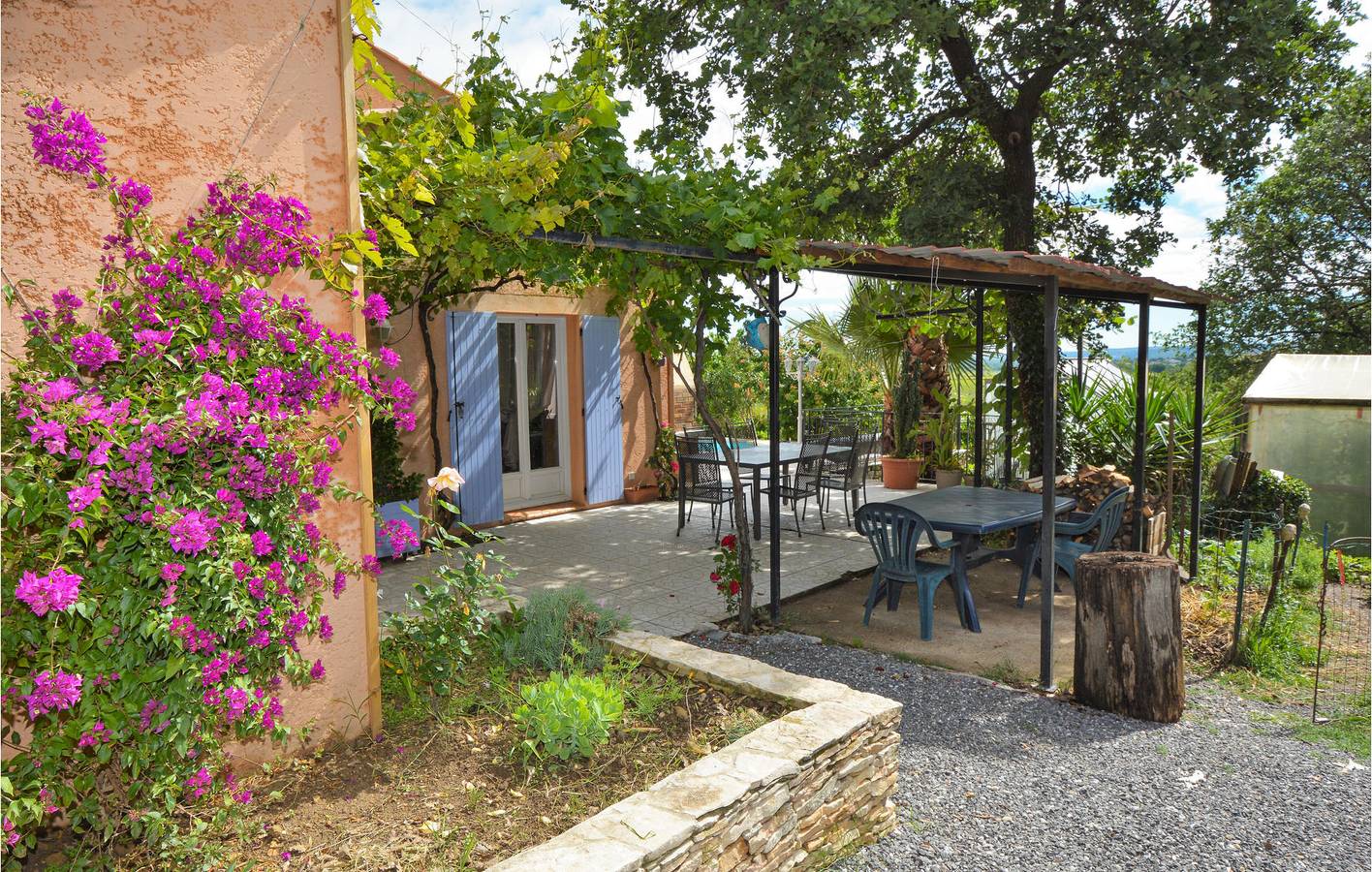 Haven au bord de la piscine avec parking et Internet in Montignargues, Région de Nîmes