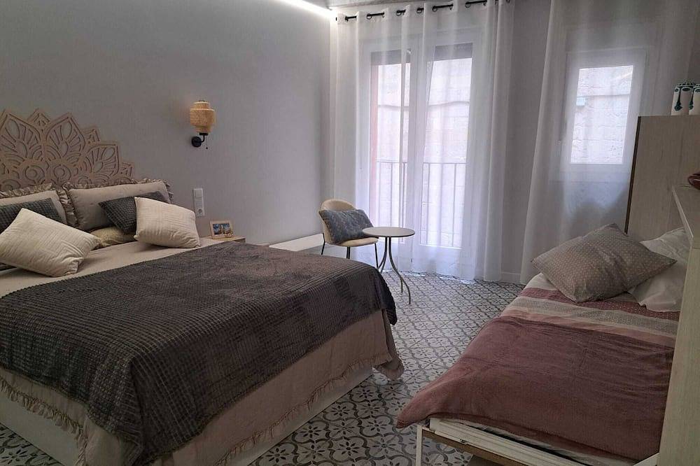 Entire apartment, The balcony of Caballerías. Logroño historic center. in Logroño, La Rioja Province