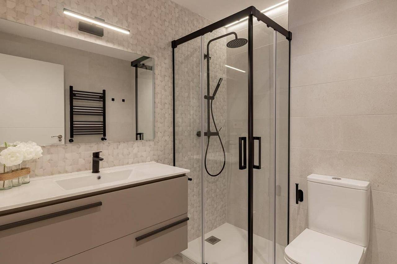 Double Room with Shared Bathroom in Oviedo, Cordillera Cantábrica