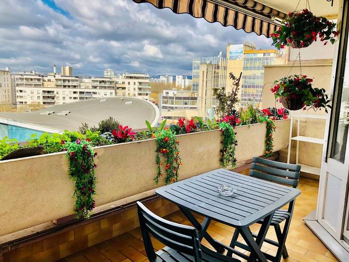 Location de vacances pour 2 personnes, avec balcon et vue à Vaulx-en-Velin