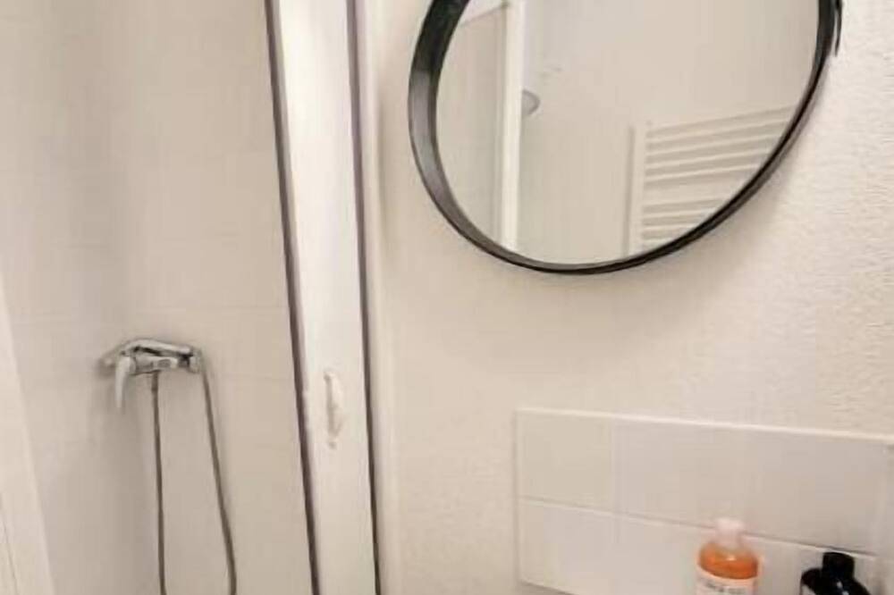 Ganze Wohnung, Studio 2: Cozy Downtown •  Air conditioning, Wi-Fi, Tv in Bédarieux, Béziers und Umgebung