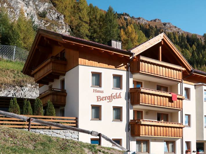 Ferienwohnung für 6 Personen, mit Balkon und Terrasse sowie Garten und Sauna in Spiss