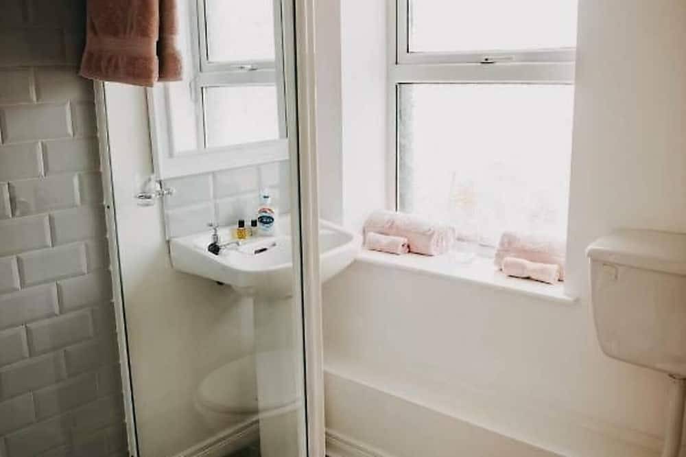 Seafront Castle Inn - just off the Ferry! in Inishowen, County Donegal