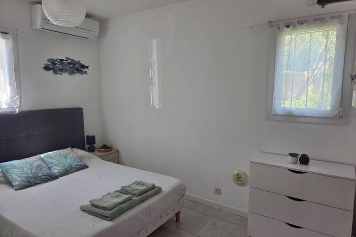 Gîte pour 2 personnes, avec Terrasse et Piscine à Carros - 3