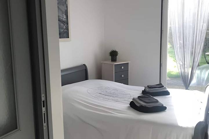 Location de vacances pour 2 personnes, avec jardin ainsi que terrasse et piscine dans Loubersan - 3