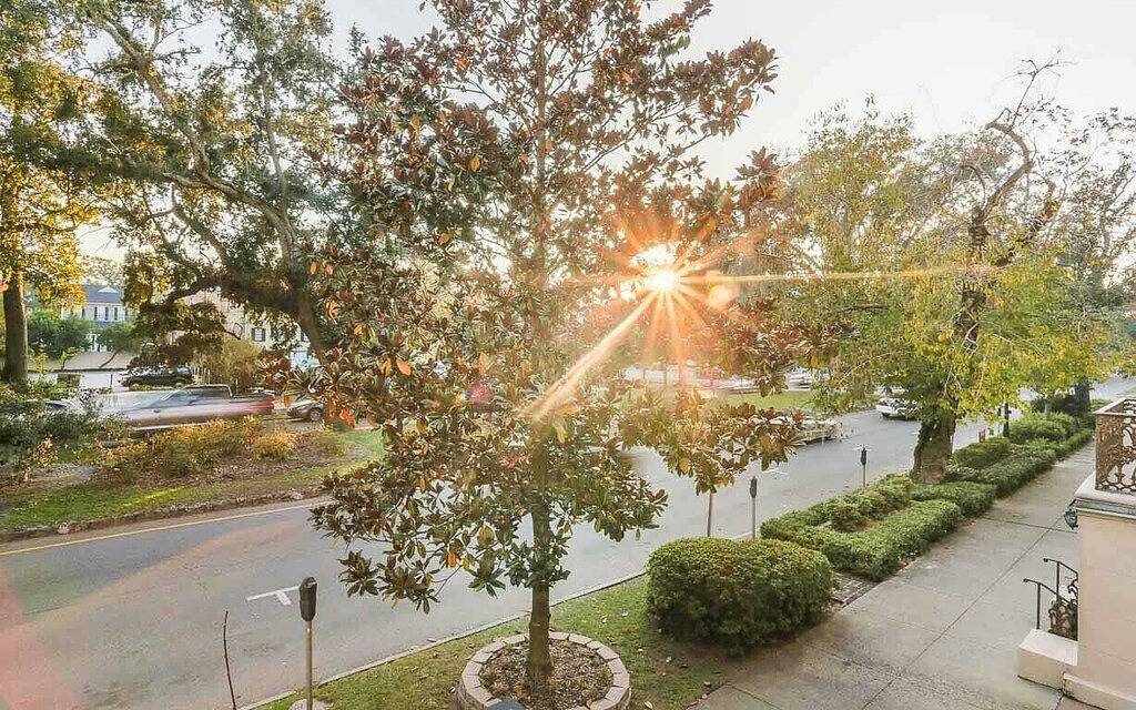 Ganze Wohnung, Bleiben Sie bei Lucky Savannah: Privater Parkplatz für 2 Autos in der Liberty Street! in Savannah, Chatham County