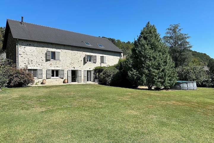 Villa pour 13 personnes, avec Terrasse ainsi que Jardin et Piscine