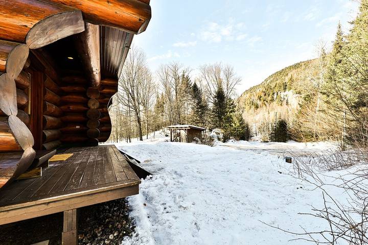Gîte pour 8 personnes, avec balcon ainsi que jardin et sauna