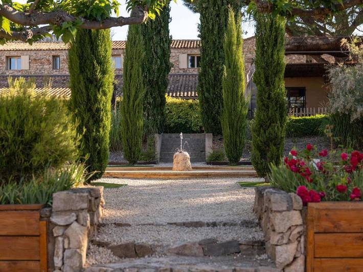 Hôtel pour 2 personnes, avec piscine et jardin à Châteauneuf-le-Rouge - 2