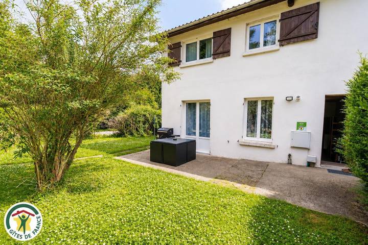 Gîte pour 6 personnes, avec Terrasse et Jardin à Éclaires
