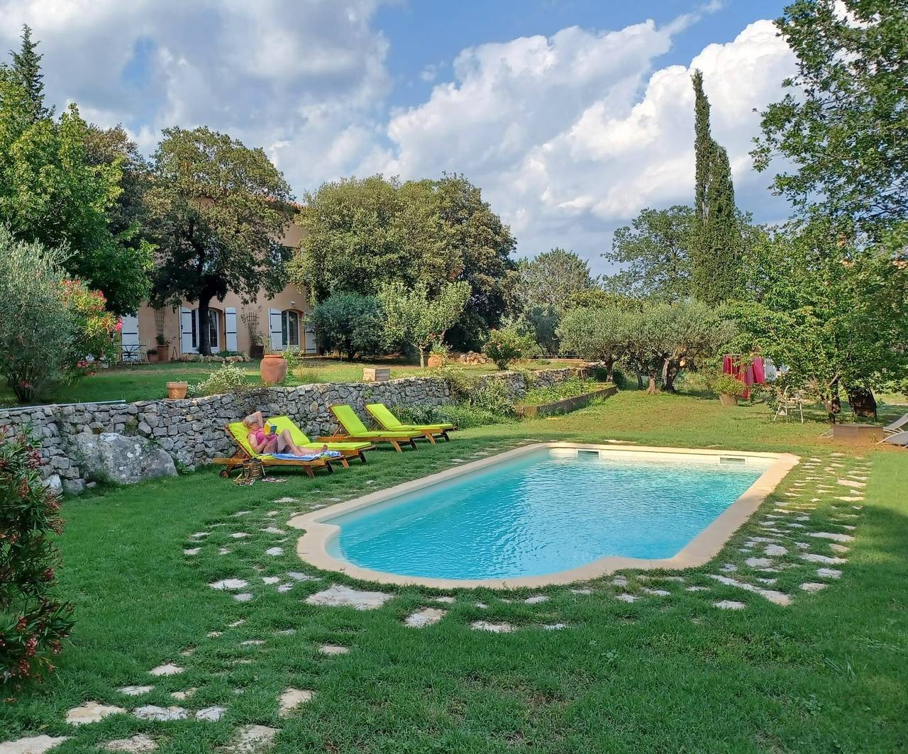 Camera "La Fenière" con piscina, giardino e cucina estiva condivisi, Wi-Fi in Carcès, Brignoles e dintorni