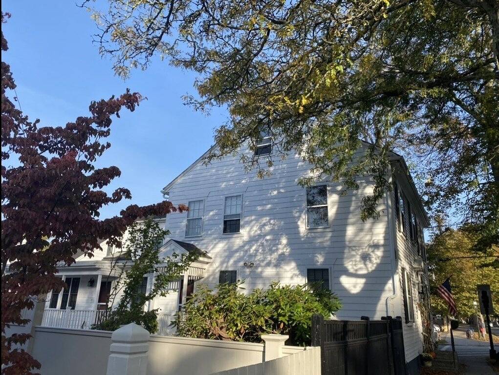 Ganze Wohnung, Huge apartment in Bristol Beautiful Historical home with pool and playground in Bristol (RI), Bristol County