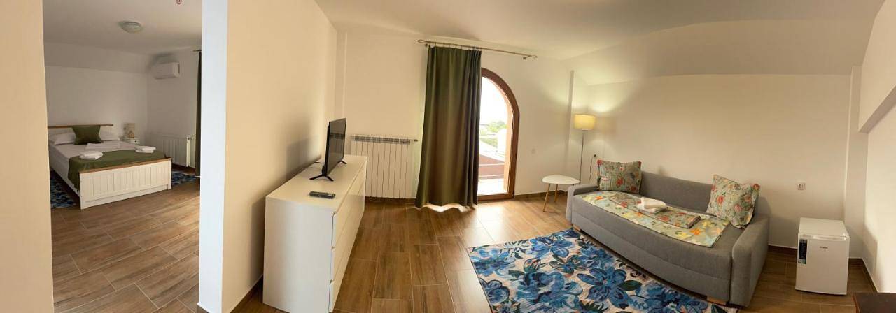 Maison d’hôte pour 4 personnes, avec Balcon et Terrasse ainsi que Jardin et Vue dans Constanța