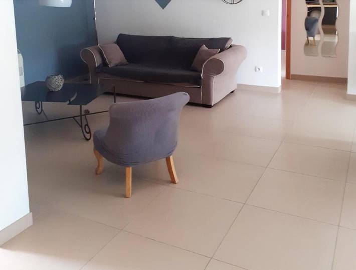 Location de vacances pour 6 personnes, avec piscine ainsi que terrasse et jardin à Colonzelle - 4