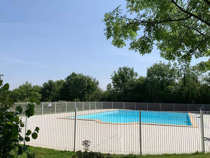 Location de vacances pour 4 personnes, avec terrasse et piscine, adapté aux familles à Moutiers-sous-Chantemerle