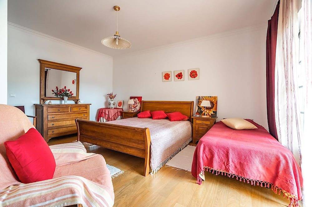Lonicera Villa, Central Heating, Wifi, Garden, Pool !New! in Azenhas do Mar, Costa de Lisboa