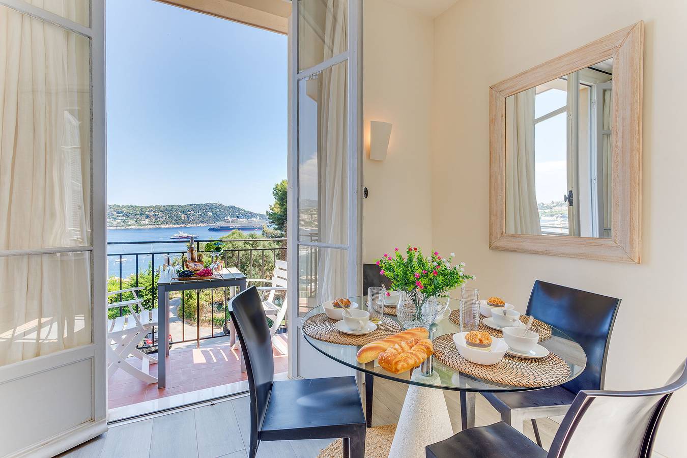 Appartement entier, Belle Darse By Riviera Holiday Homes in Villefranche-sur-Mer, Côte méditerranéenne (France)