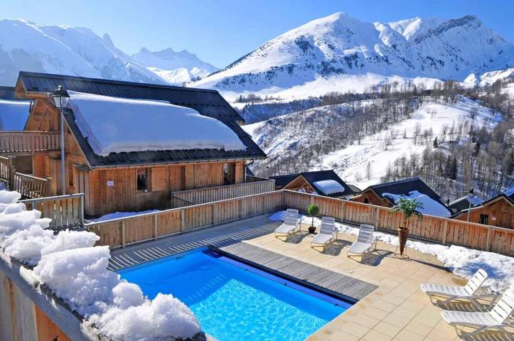 Chalet pour 7 personnes, avec piscine ainsi que vue et balcon à Saint-Jean-d'Arves
