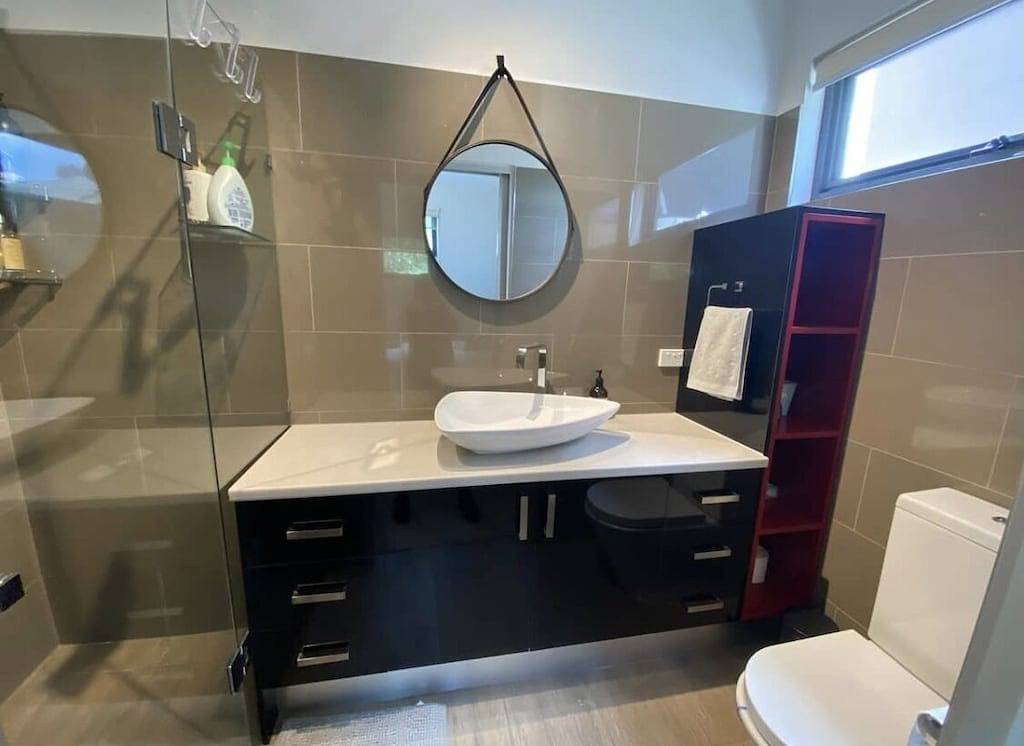 Modern Beach Escape – 4Br + Walk to Beach in McCrae, Mornington Peninsula