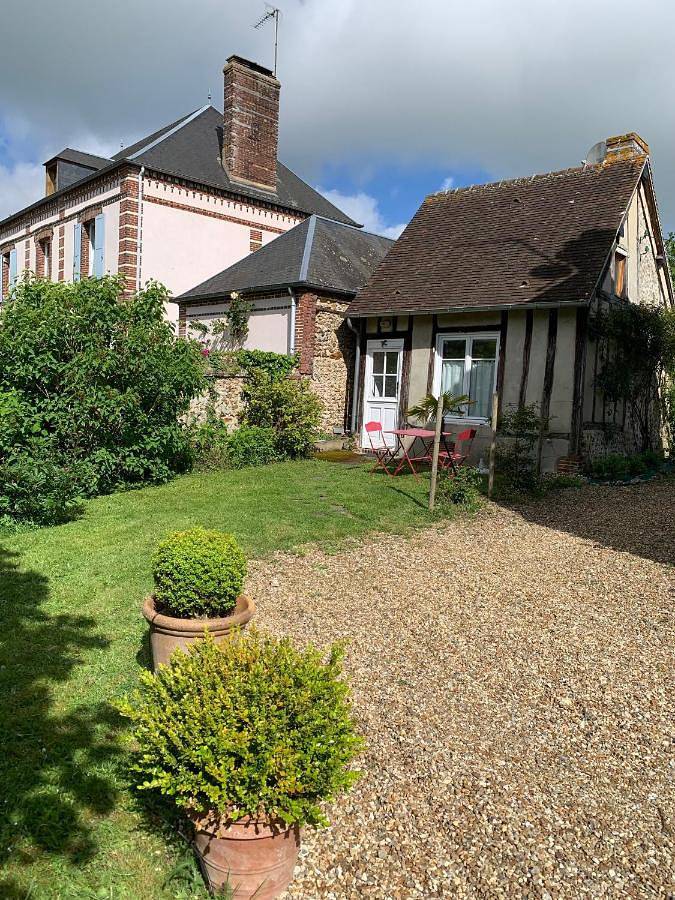 One-Bedroom House in Chaise-Dieu-du-Theil, Région d'Évreux