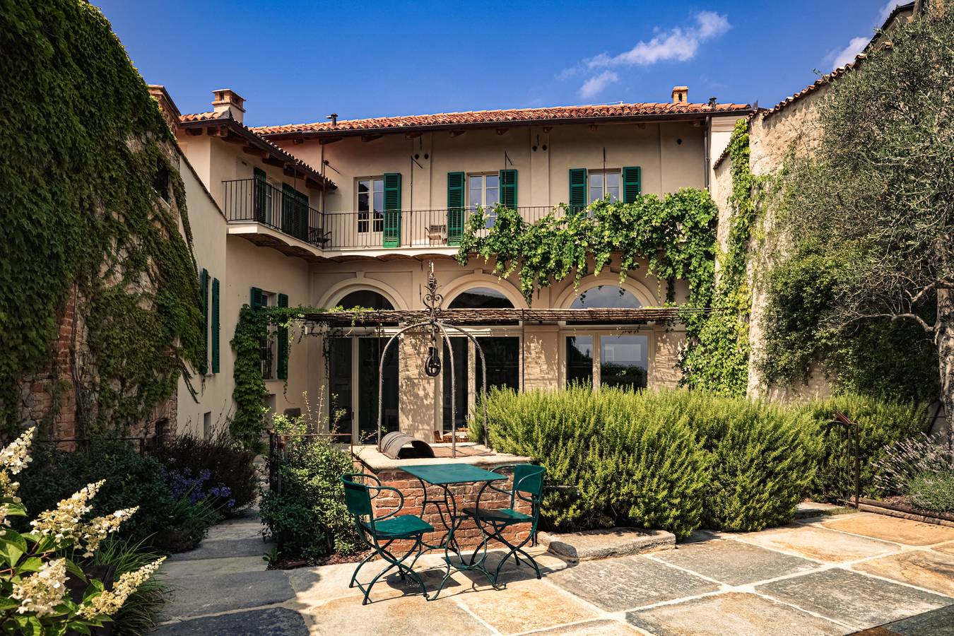 Casa Mon - Timeless Luxury with Private Spa in Monforte d'Alba, Langhe