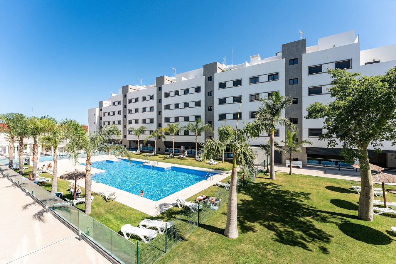 Apartamento inteiro, Apartamento 'Jardines De Las Lagunas' com vista para a montanha, Wi-Fi e ar condicionado in Mijas Costa, Mijas