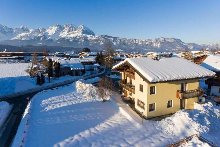 Ferienwohnung für 4 Personen, mit Ausblick und Sauna sowie Pool und Garten, mit Haustier in Oberndorf in Tirol - 2