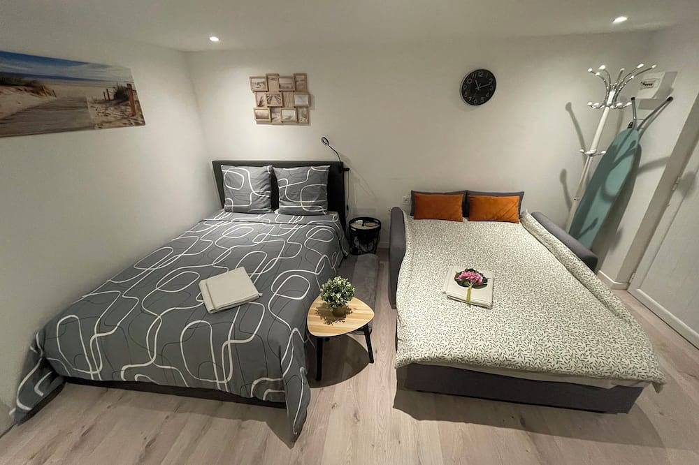 Entire apartment, Garden, studio near Paris Roissy Cdg Airport, Disneyland, Asterix, Exposition in Villepinte, Seine-Saint-Denis