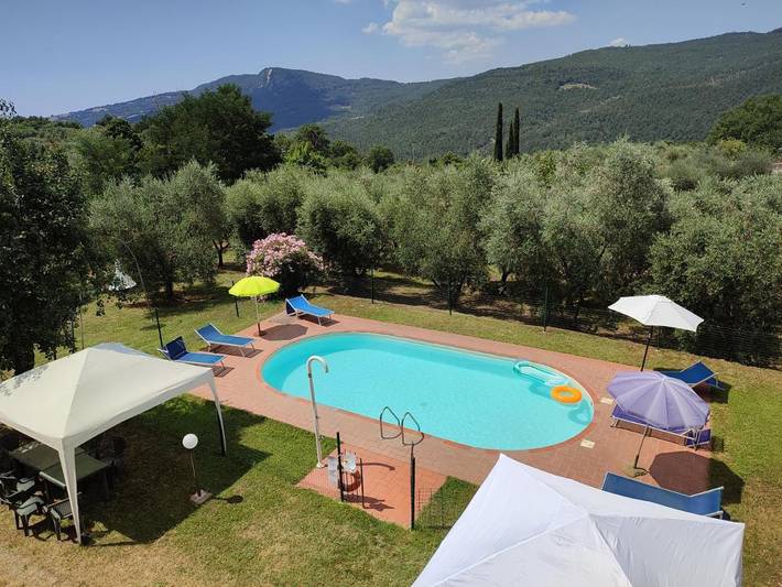 Appartamento per 2 persone, con giardino e piscina nonché panorama in Santa Fiora