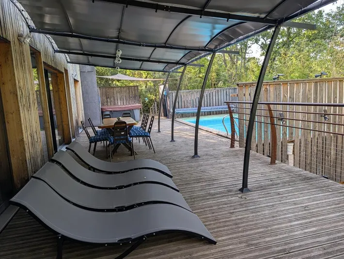 Chalet para 10 personas, con piscina y jardín además de jacuzzi y sauna, Se admiten mascotas - 1