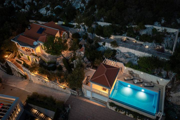 Villa für 7 Personen, mit Pool und Balkon/Terrasse in Marina