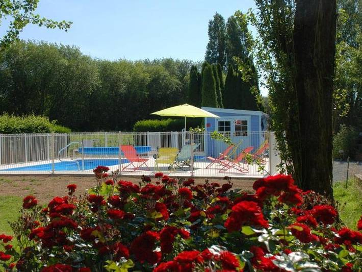 Camping Les Tournesols - Tente 1/2 personnes - Bivouac - 1 pièce - -Terrasse 24m2 in Le Grez, Parc naturel régional Normandie-Maine