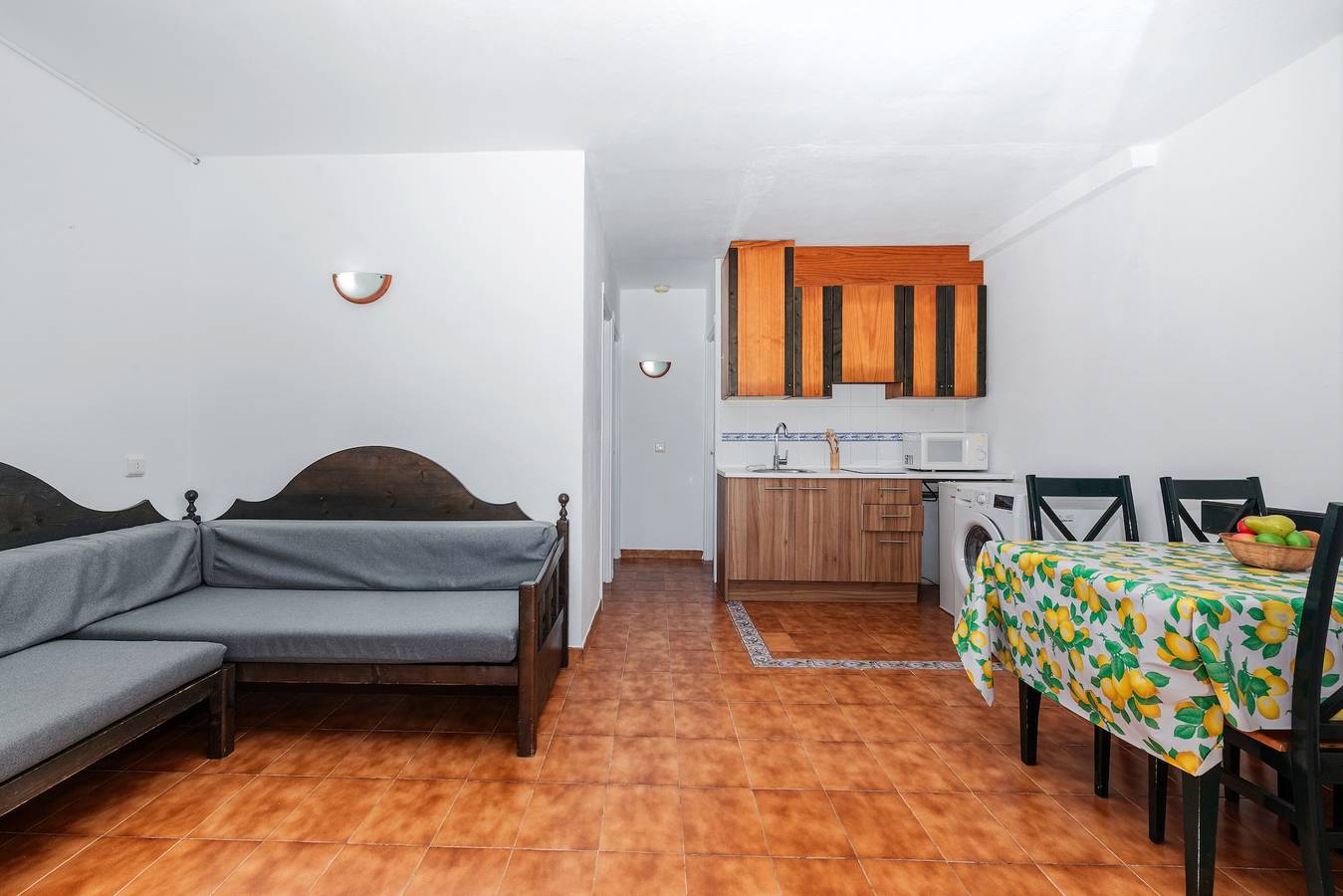 Entire apartment, Apartment 'Bon Repós B5' with Shared Pool, Private Terrace and Wi-Fi in Cala en Bosc, Ciutadella