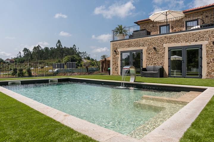 Villa for 8 people, with garden and pool as well as terrace in Northern Portugal