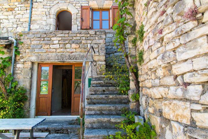 Gîte pour 3 personnes, avec Balcon et Vue à Montbrun