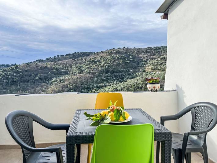 Location de vacances pour 8 personnes, avec terrasse dans Lingueglietta