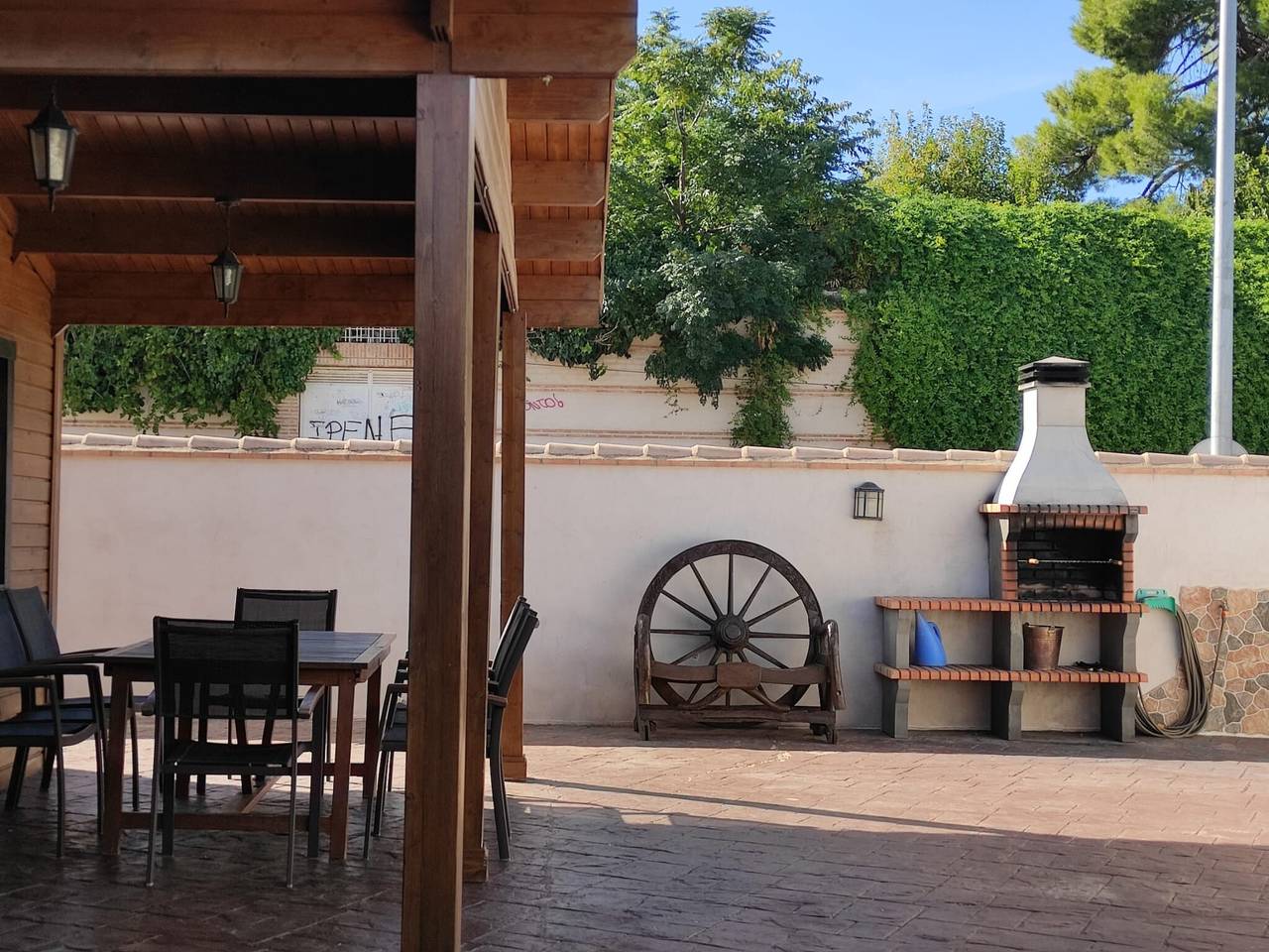 Gemütliches Holzhaus mit Wlan, Klimaanlage, Pool und Garten in Cobisa, Toledo Provinz