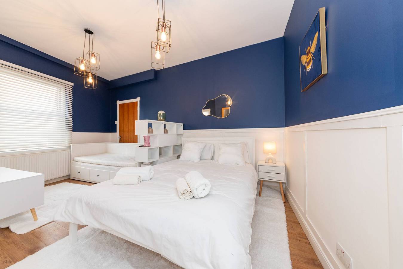 Entire apartment, Free Parking Sleeps 2 Central Location in Reading, Berkshire