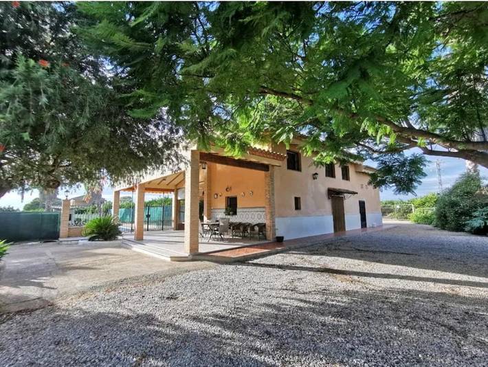 Chalet para 8 personas, con Terraza además de Jardín y Piscina en Parc Natural de l'Albufera de València