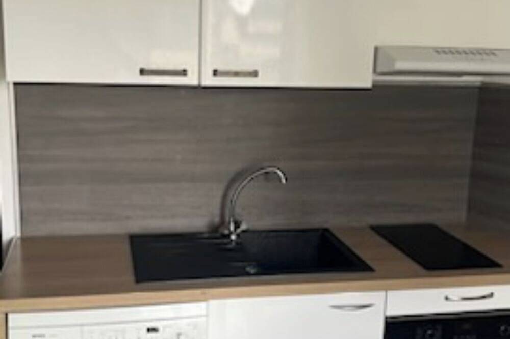 Entire apartment, Bonjour Jolie Studio sur le Boulevard pas Loin de la Gare à 19 Minutes de Paris in Évry-Courcouronnes, Essonne
