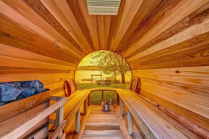 Cabin rentals and lodges for 20 people, with sauna and garden as well as hot tub in Lake Huron ON