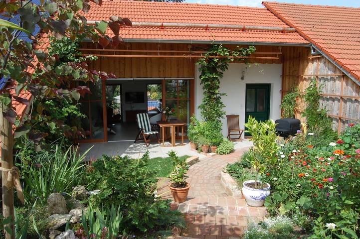 Ferienwohnung für 2 Personen, mit Terrasse und Garten