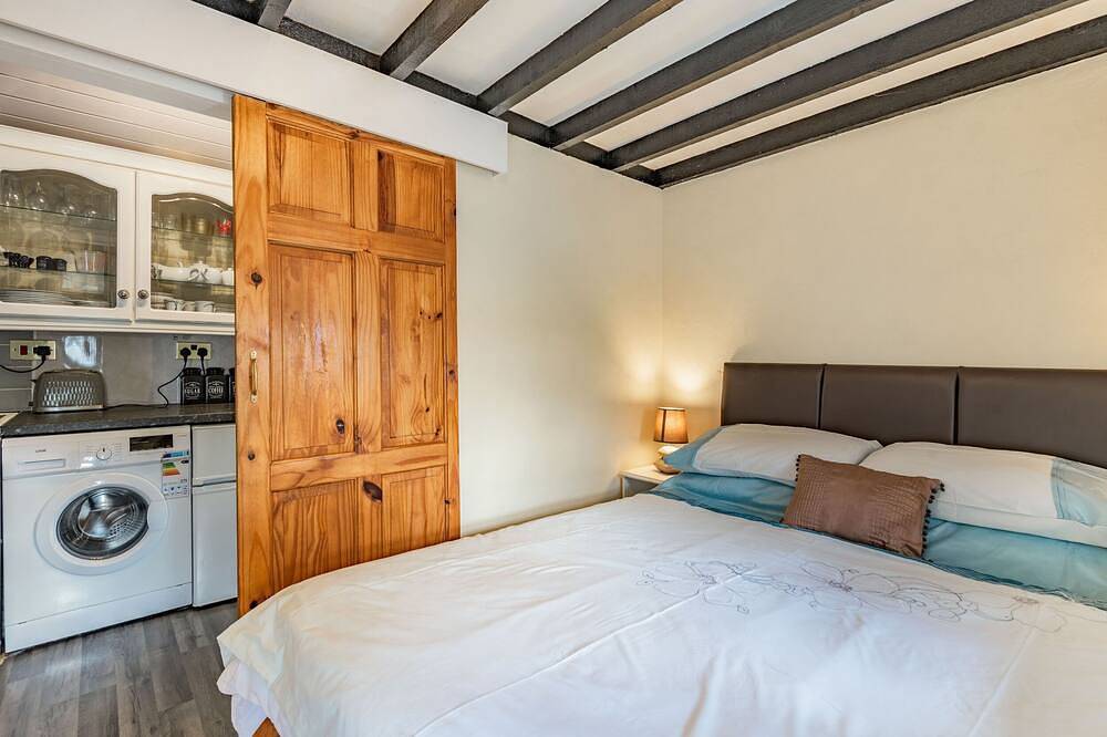 Henrhiw Bach, pet friendly, character holiday cottage in Penmachno in Penmachno, Snowdonia