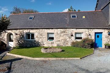 Gîte pour 4 personnes, avec jardin à Bourbriac
