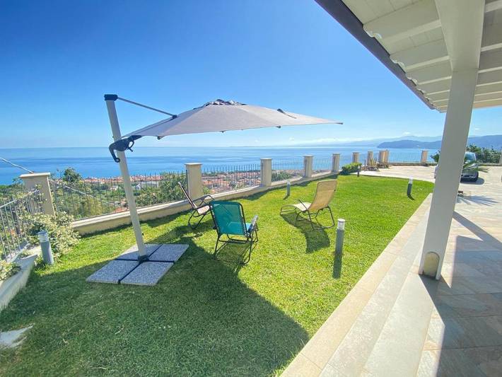 Villa per 8 persone, con Balcone e Terrazza nonché Giardino e Panorama a Gioiosa Marea