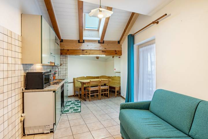 Apartamento inteiro, Apartamento 'Appartamento Condominio Genziana' com vista para a montanha, varanda e acesso Wi-Fi in Monclassico, Dimaro Folgarida