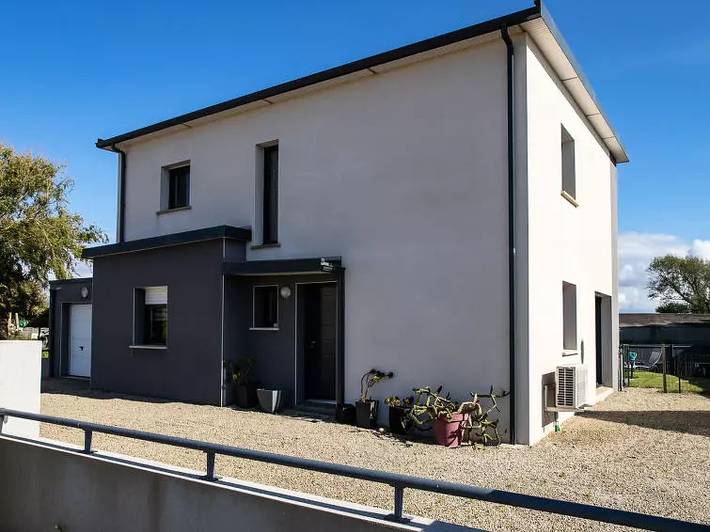 Location de vacances pour 8 personnes, avec Terrasse ainsi que Jardin et Piscine à Sibiril - 4